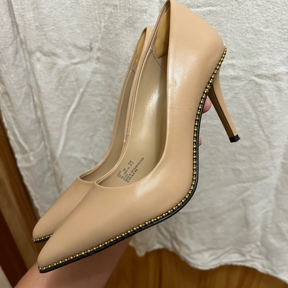 Coach Nude Heels, Size 7, leather, lightly worn, minor damage - Picture 4 of 5